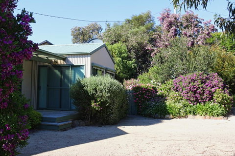 Hazards Beach House - Mackay Tourism 0