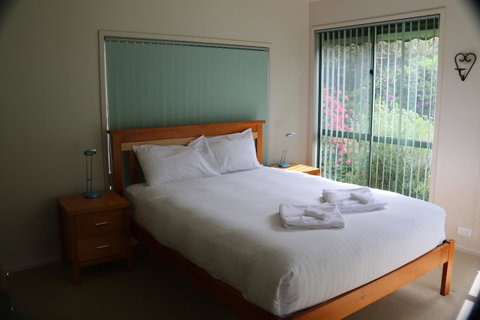 Hazards Beach House - Mackay Tourism 12