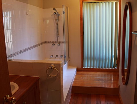 Hazards Beach House - Mackay Tourism 9