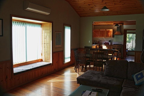 Hazards Beach House - Mackay Tourism 6