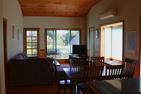 Hazards Beach House - Mackay Tourism 8