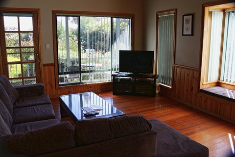 Hazards Beach House - Mackay Tourism 7