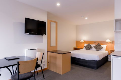 Bay Hotel Apartments - Mackay Tourism 21