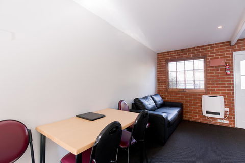 Bay Hotel Apartments - Mackay Tourism 9