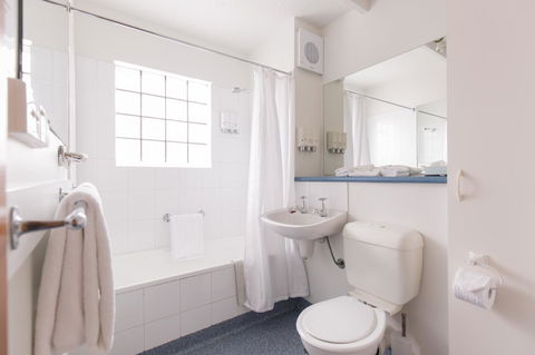 Bay Hotel Apartments - Mackay Tourism 5