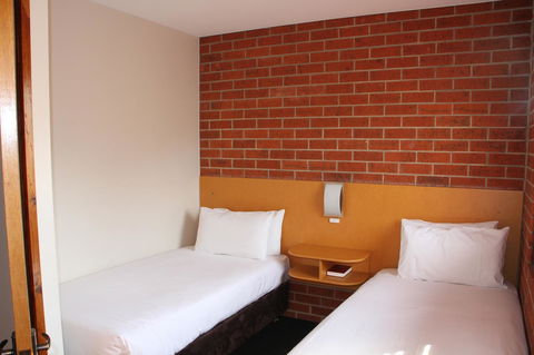 Bay Hotel Apartments - Mackay Tourism 31