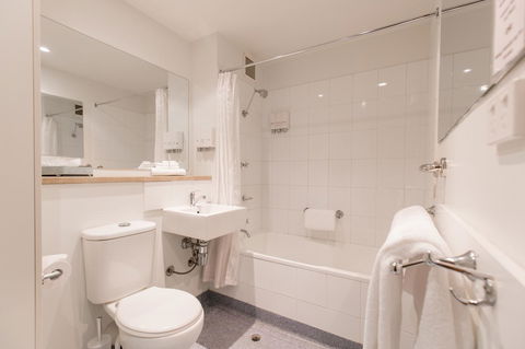 Bay Hotel Apartments - Mackay Tourism 22