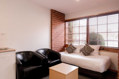 Bay Hotel Apartments - Mackay Tourism 18