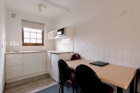 Bay Hotel Apartments - Mackay Tourism 3