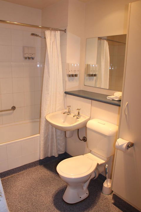 Bay Hotel Apartments - Mackay Tourism 27