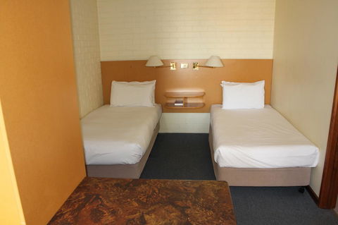 Bay Hotel Apartments - Mackay Tourism 30