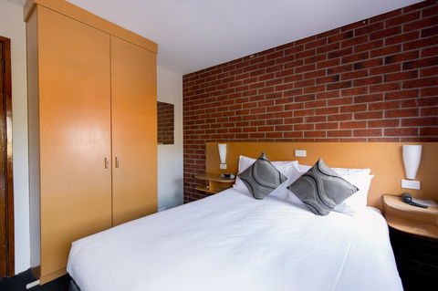 Bay Hotel Apartments - Mackay Tourism 6