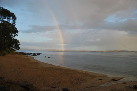 Beachside Taroona With Spa - Mackay Tourism 26