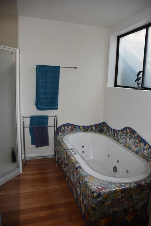 Beachside Taroona With Spa - Mackay Tourism 15