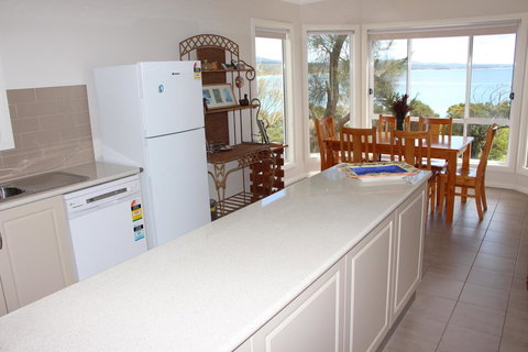 Front Row Beachfront - Mackay Tourism 4