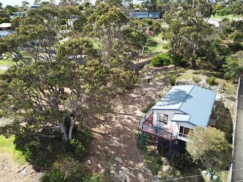 Front Row Beachfront - Mackay Tourism 0