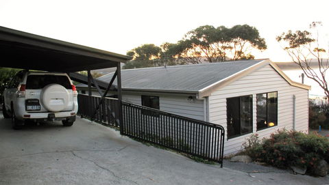 KINGFISHER COTTAGE Beachfront At The Binalong Bay - Mackay Tourism 21