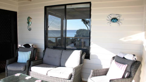 KINGFISHER COTTAGE Beachfront At The Binalong Bay - Mackay Tourism 7