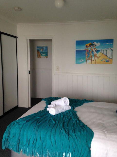 KINGFISHER COTTAGE Beachfront At The Binalong Bay - Mackay Tourism 25