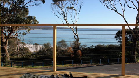 KINGFISHER COTTAGE Beachfront At The Binalong Bay - Mackay Tourism 6
