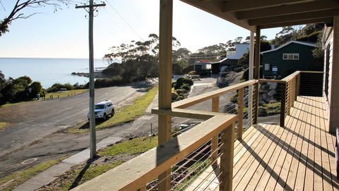 KINGFISHER COTTAGE Beachfront At The Binalong Bay - Mackay Tourism 9
