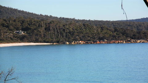 KINGFISHER COTTAGE Beachfront At The Binalong Bay - Mackay Tourism 12