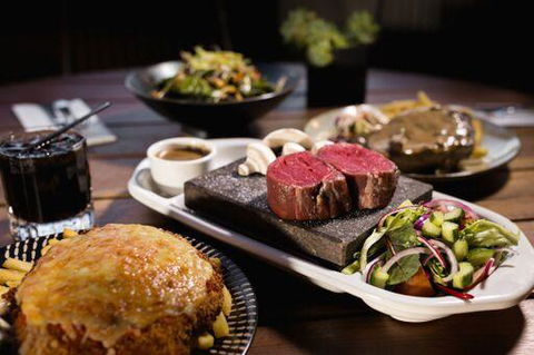 Shoreline Hotel - Mackay Tourism 17