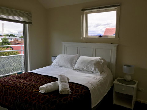 4 At 8 Townhouse Newcastle St - Mackay Tourism 1