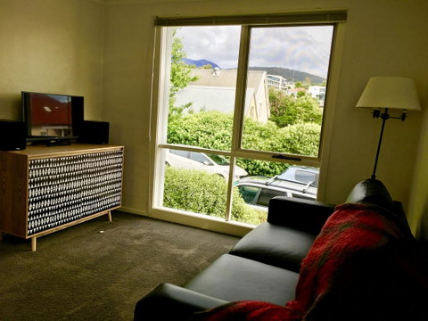 4 At 8 Townhouse Newcastle St - Mackay Tourism 7