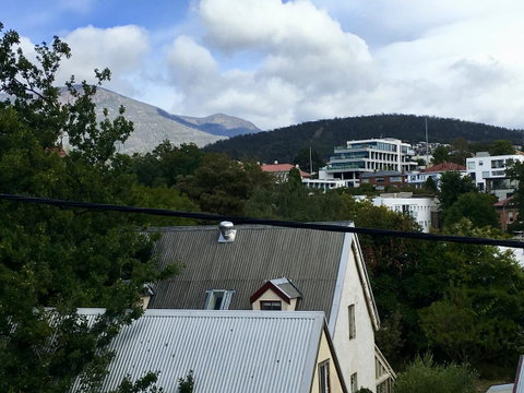 4 At 8 Townhouse Newcastle St - Mackay Tourism 0