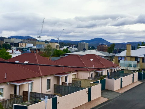 4 At 8 Townhouse Newcastle St - Mackay Tourism 5