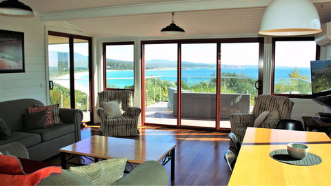 DOLPHIN LOOKOUT COTTAGE - Amazing Views Of The Bay Of Fires - Mackay Tourism 1