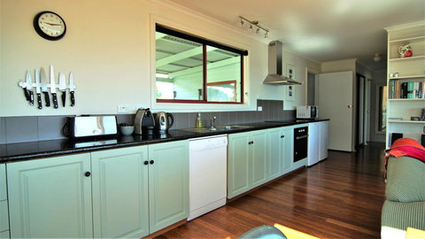 DOLPHIN LOOKOUT COTTAGE - Amazing Views Of The Bay Of Fires - Mackay Tourism 5