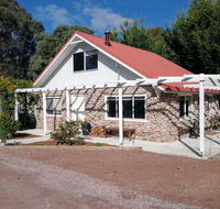 Hilltop Cottages - Mackay Tourism