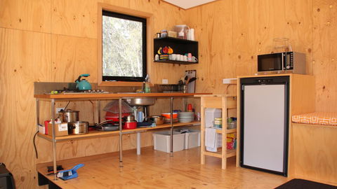 BAY OF FIRES ECO HUT Off Grid Experience At Binalong Bay - Mackay Tourism 9