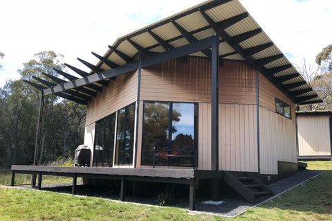 BAY OF FIRES ECO HUT Off Grid Experience At Binalong Bay - Mackay Tourism 0