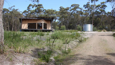 BAY OF FIRES ECO HUT Off Grid Experience At Binalong Bay - Mackay Tourism 20
