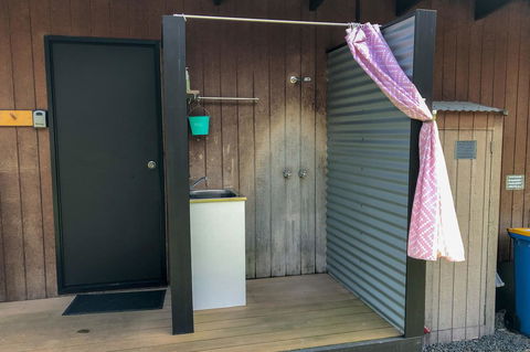 BAY OF FIRES ECO HUT Off Grid Experience At Binalong Bay - Mackay Tourism 17