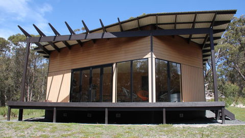 BAY OF FIRES ECO HUT Off Grid Experience At Binalong Bay - Mackay Tourism 21