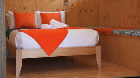 BAY OF FIRES ECO HUT Off Grid Experience At Binalong Bay - Mackay Tourism 3