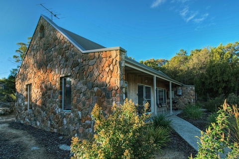 Freycinet Stone Studio 4 - Granite - Mackay Tourism 5