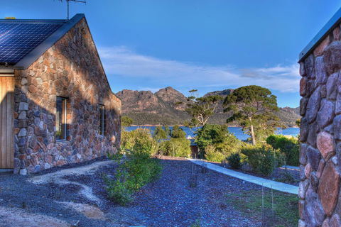 Freycinet Stone Studio 4 - Granite - Mackay Tourism 4