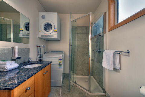 Freycinet Stone Studio 4 - Granite - Mackay Tourism 7