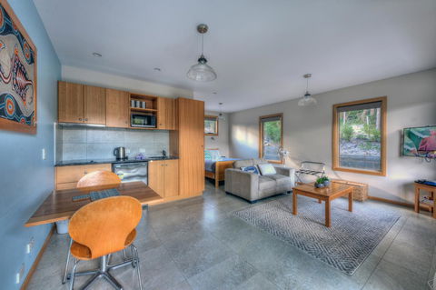 Freycinet Stone Studio 4 - Granite - Mackay Tourism 1