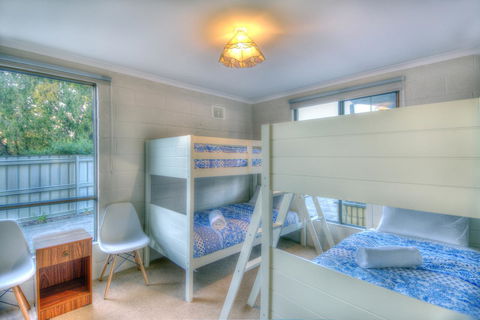 The Lookout ~ Large Family House With Views - Mackay Tourism 9