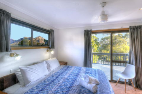 The Lookout ~ Large Family House With Views - Mackay Tourism 7