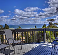 The Lookout  Large family house with views - Mackay Tourism
