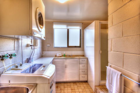 The Lookout ~ Large Family House With Views - Mackay Tourism 16
