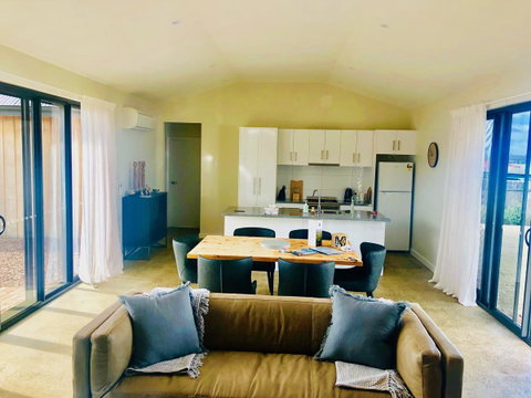 EMBRACING EVANDALE - Hosted By L'Abode Accommodation - Mackay Tourism 2