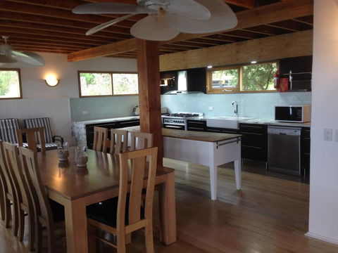 Driftwood Bay Of Fires - Mackay Tourism 9